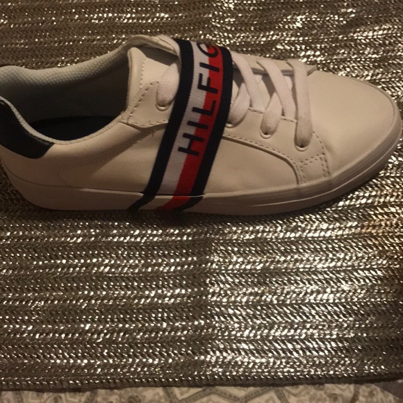 Tennis sneaker - Picture 2 of 3